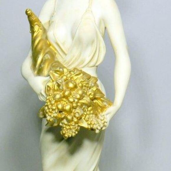 Signed Vintage Giuseppe Armani Figurine, Beautiful Lady Holding a Cornucopia - Picture 2 of 8